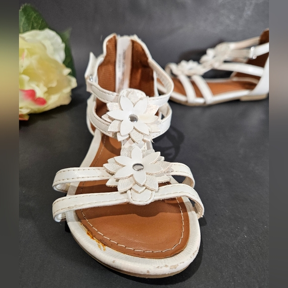 Girls White Flower Flat Sandals - Picture 12 of 12